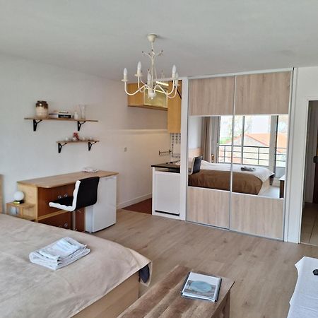 Chic Parisian Studio Retreat Bright Spacious And Secure Parking Extérieur photo