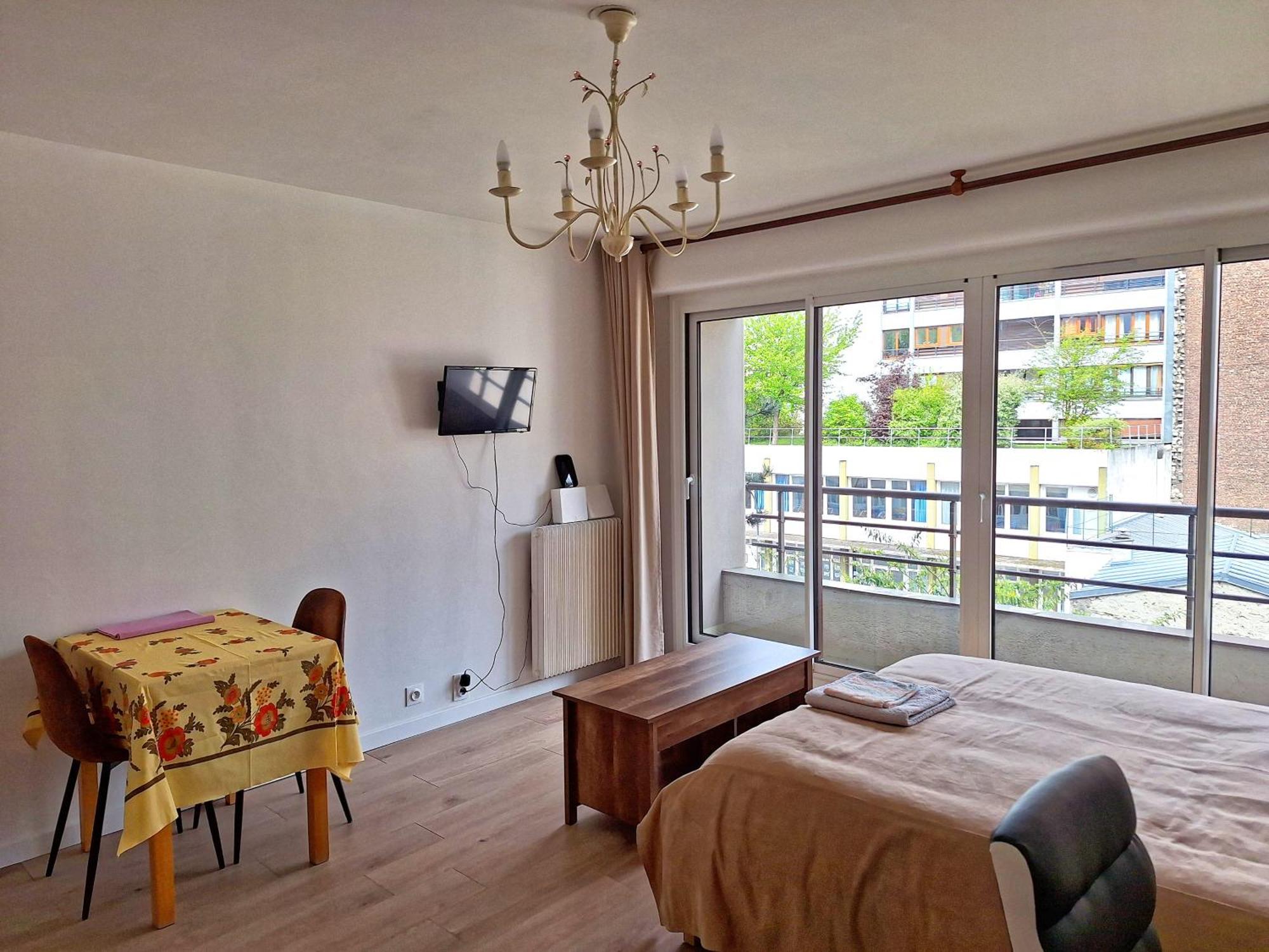 Chic Parisian Studio Retreat Bright Spacious And Secure Parking Extérieur photo